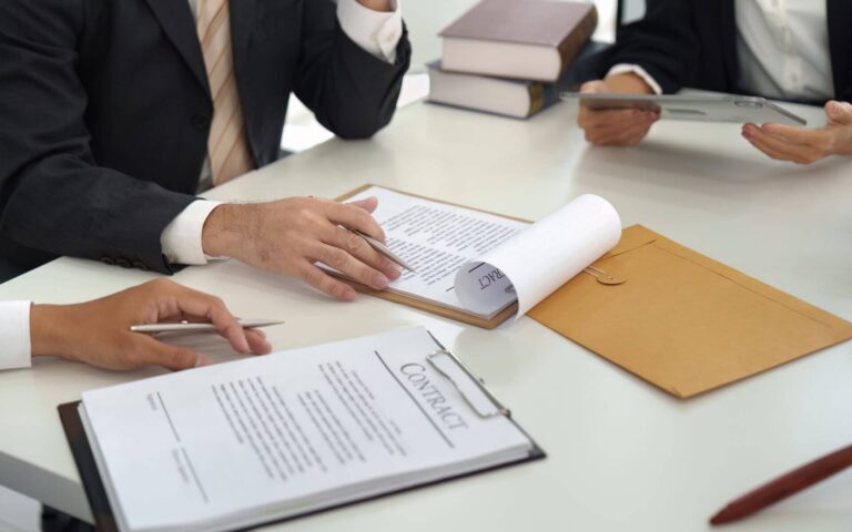 Inwestor i wykonawca - omówienie kar umownych w kontrakcie budowlanym